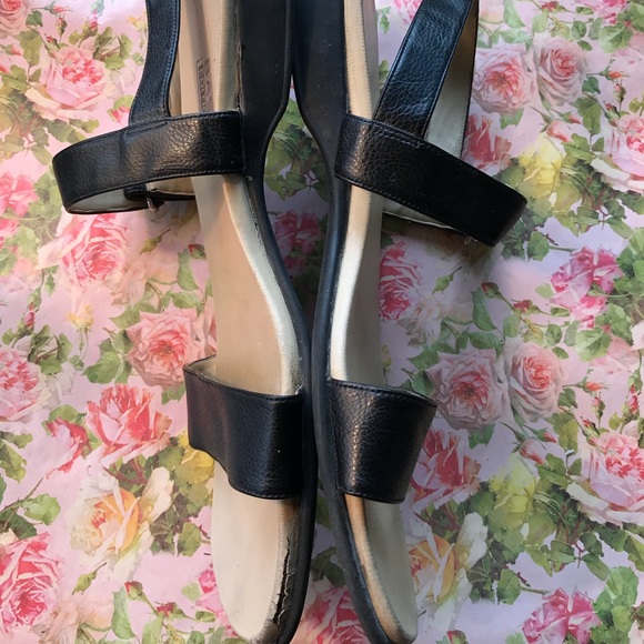 Ladies Size 10, Navy Sandals - Picture 4 of 8